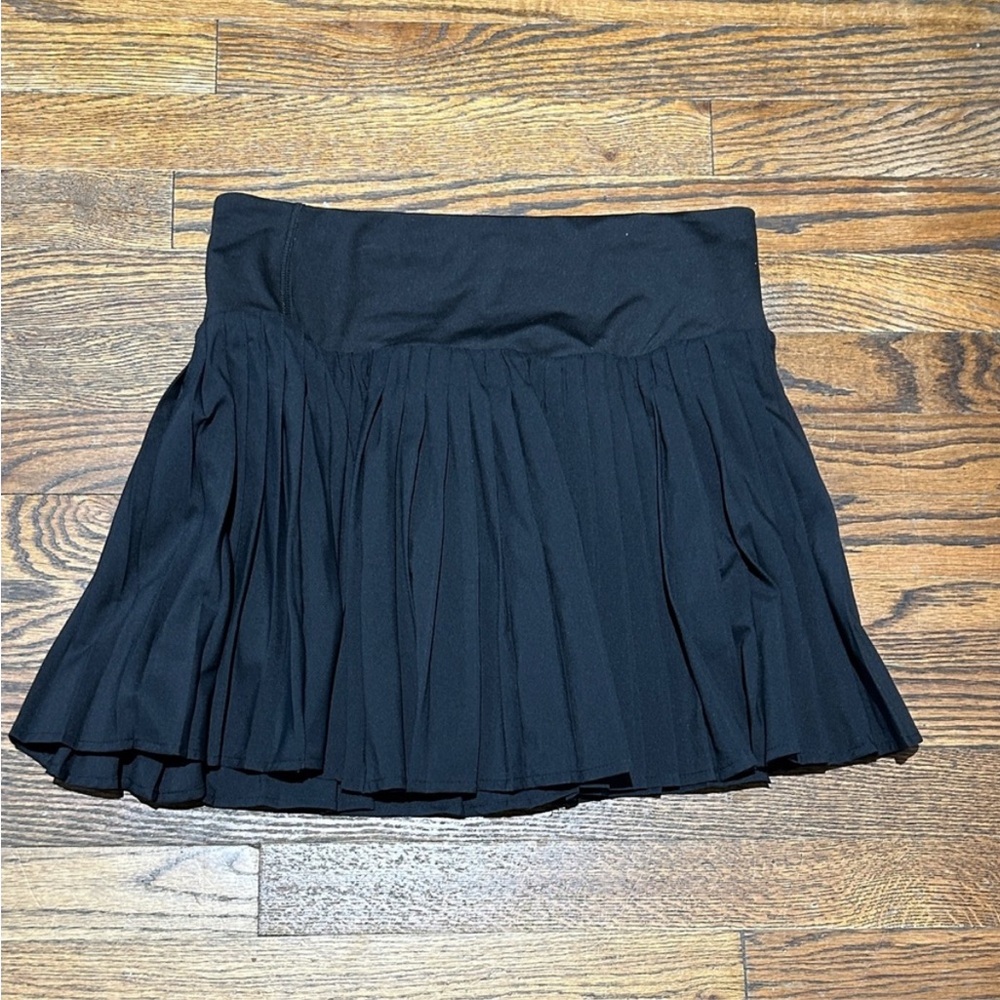 Elegant Black Pleated Skirt Woven 4 in inseam